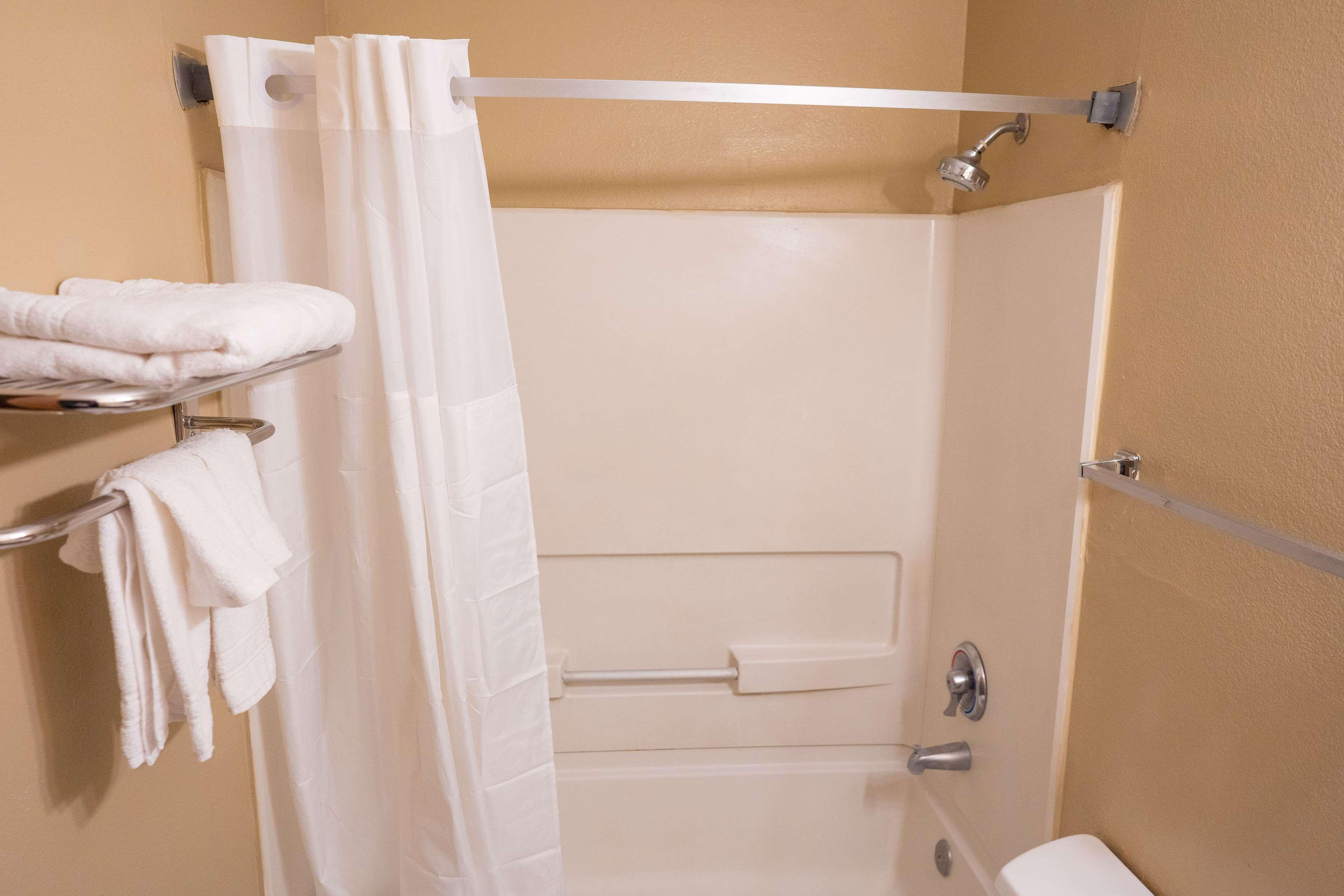 Super 8 by Wyndham Belen NM Hotel Bagian luar foto